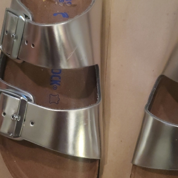 Brand New leather sliver Birkenstock sandle - Picture 3 of 3